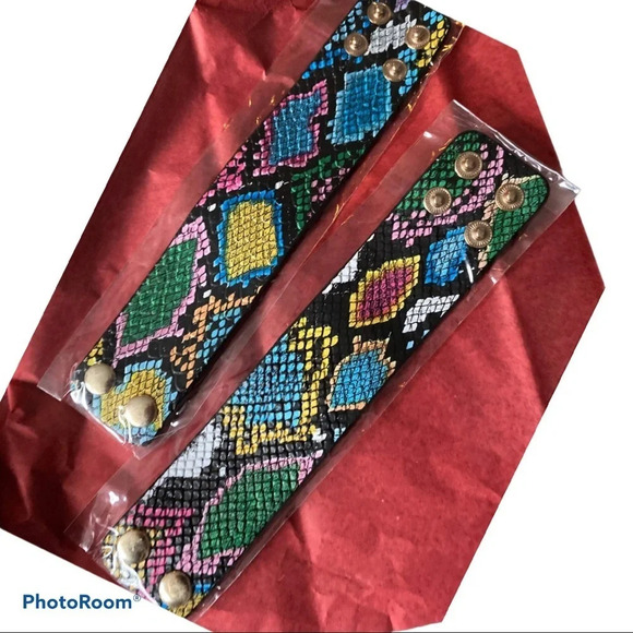 Fashion colourful faux leather Leopard cuff bracelet - Picture 3 of 3